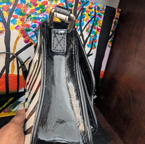 Kate Spade Black and White Striped Patent Shoulder Bag - Picture 4 of 11